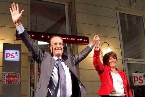 La gauche française choisit François Hollande pour affronter Nicolas Sarkozy en 2012